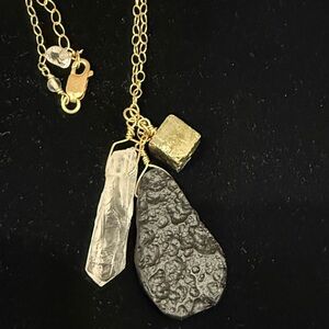 Elegant Gold and Black crystal Pendant Necklace